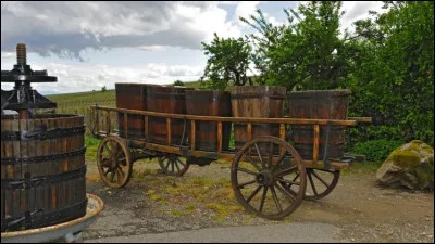 Entre quelles villes la région du Beaujolais est-elle située ?
