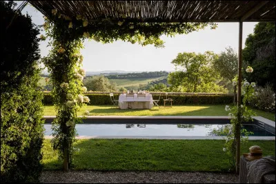 Combien de temps après sa commercialisation peut-on consommer le beaujolais nouveau ?