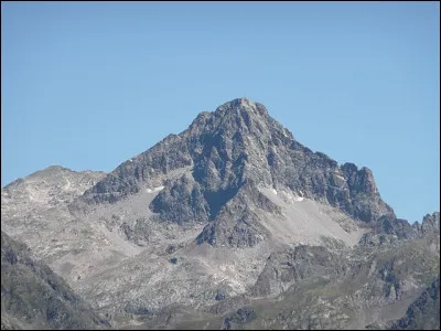 A quelle altitude situez-vous le point culminant du département ?