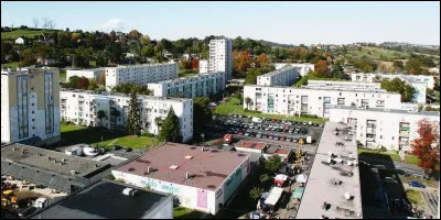 Quelle est cette ville de 5 800 habitants, située dans la vallée du gave de Pau, créée comme ville nouvelle à la fin des années 1950 ?