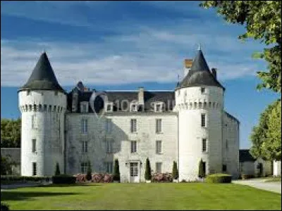 Vous avez sur cette image le château de Marçay. Commune Tourangelle, elle se situe en région...