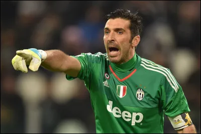 Dans quel club italien Gianluigi Buffon a-t-il joué l'essentiel de sa carrière ?