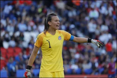 Après le Paris Saint-Germain, quel autre club français la Chilienne Christiane Endler a-t-elle rejoint en 2021 ?