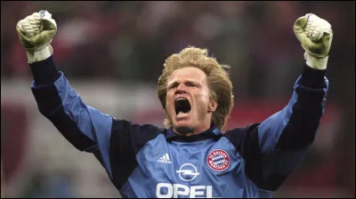 De quel club allemand Oliver Kahn a-t-il été le gardien pendant 14 ans ?
