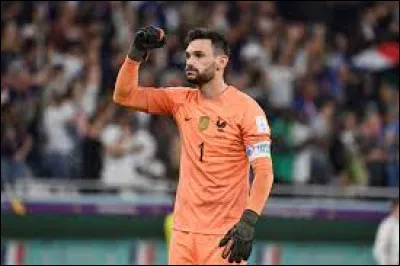 Qui est ce gardien de but, sélectionné 145 fois en équipe de France ?