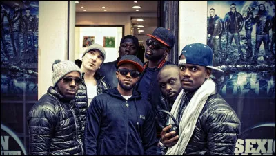 Complète les paroles de "Wati House" : 
"Qui va payer les pots cassés ?
Putain mais qui c'est qui va payer les pots cassés ? Qui ?
Sûrement pas les gens...".