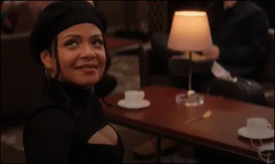 Quel est ce film Netflix dans laquelle cette jeune femme cherche à tout prix un billet pour un concert des Pentatonix ?