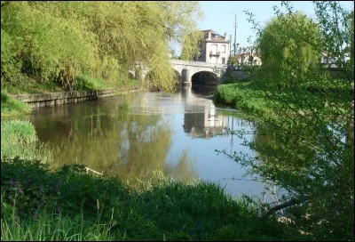 Quelle est cette rivière, longue de 75 km, qui prend sa source dans les Vosges à 550 m d'altitude et coule vers le nord pour se jeter dans la Meurthe en aval de Lunéville ?