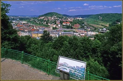 Quelle est cette petite région du nord du département, bordant la frontière belgo-luxembourgeoise, assez souvent citée dans le fameux quiz "Saurez-vous situer ces communes" ?