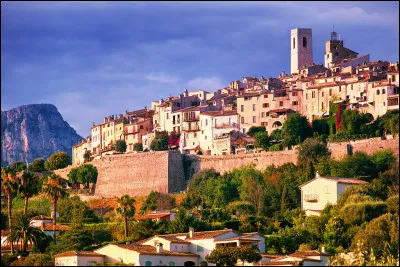 Quel roi de France est à l'origine des remparts de Saint-Paul-de-Vence ?
