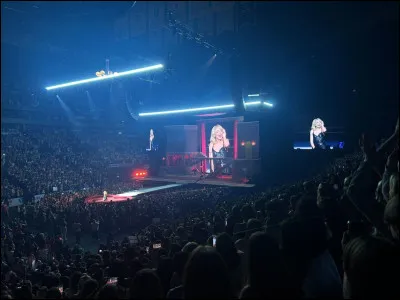 Vrai ou faux : Sabrina Carpenter est actuellement en tournée. (novembre 2024)