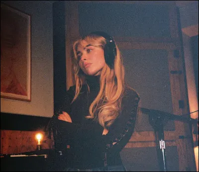 Combien y a-t-il de chansons en tout dans lalbum "Short n Sweet" ? (hors deluxe)