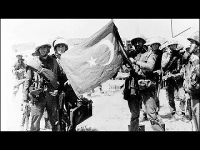 Quelle île est envahie par la Turquie en juillet ?