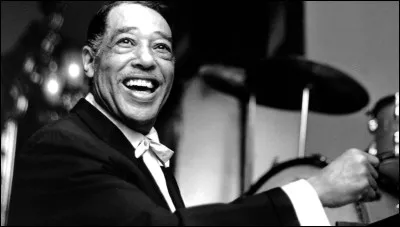 Le pianiste américain Duke Ellington décède cette année-là ; à quel style musical son nom est-il associé ?