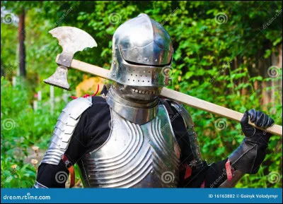 Quel Guerrier Divin possède des haches ?