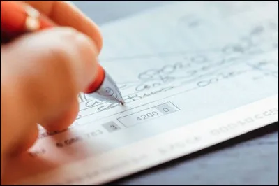 Comment se nomme celui qui signe un chèque ?