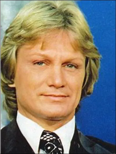 Qui était cette célébrité dont les initiales sont C.F., chanteur, musicien, et producteur musical français ?