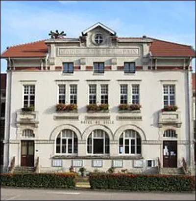 Quel est ce bourg de 2 400 habitants situé dans le Pays-Haut ?