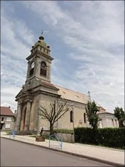 Quel est ce village, situé dans l'est du département entre Blâmont et Badonviller, qui doit une grande part de sa notoriété à éminent auteur de quiz sur ce site ?