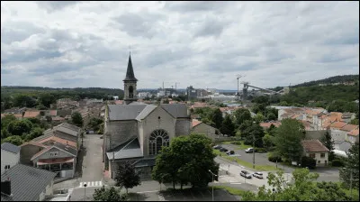 Quelle est cette ville de 9 500 habitants, située sur la Meurthe à l'est de Nancy ?