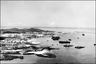 Un traité est signé et il prévoit létablissement dune base navale américaine à Guantánamo. Dans quel pays va-t-elle être établie ?