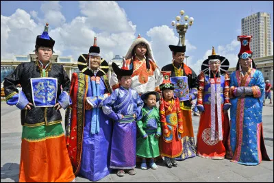 Comment appelle-t-on les personnes qui vivent en Mongolie ?