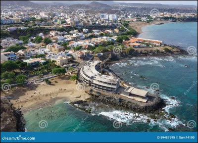 Le Cap-Vert a pour capitale Praia.