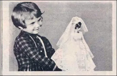 Quel beau Noël pour Nathalie. elle a fait une liste au père Noël et a eu aussi en cadeau une poupée mannequin nommée :