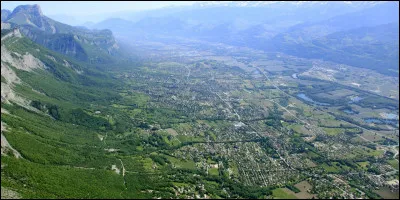 Quel nom porte la large vallée formée par l'Isère, correspondant à la partie sud du sillon alpin ?