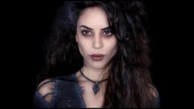 Comment notre chère amie est-elle décrite ?