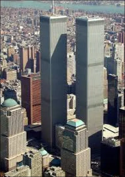 Par quel architecte les tours du World Trade Center ont-elles été conçues ?