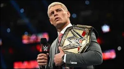 Qui est l'actuel champion Universel incontesté de la WWE ?
