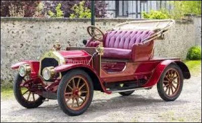 En quelle année le constructeur d'automobiles, d'autorails et de moteurs, De Dion-Bouton, a-t-il mis la clef sous la porte ?