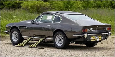 Pour le film suivant "Tuer n'est pas jouer" quelle auto conduit James Bond ?