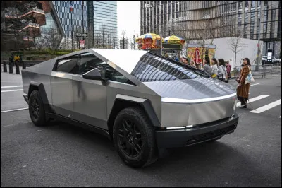 Quelle est cette marque de voiture créée par un homme très riche ?