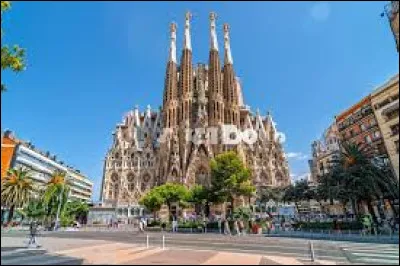Géographie - Dans quelle ville espagnole peut-on admirer la Sagrada Familia ?
