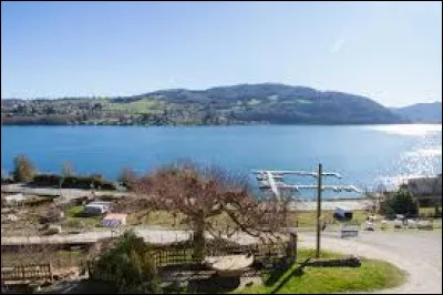 Je vous propose une halte au bord du lac de Paladru. Ancienne commune de l'arrondissement de La Tour-du-Pin, elle se situe dans le département ...