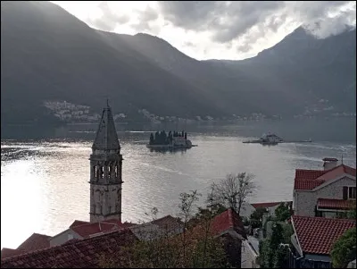 Quelle est la superficie approximative du Monténégro ?