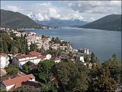 Le pays partage ses frontières avec 5 autres États. Avec seulement 25 kilomètres, avec quel pays le Monténégro partage-t-il sa plus courte frontière ?