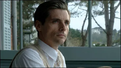 Quel acteur incarne Maurice Ravel, aux côtés d'Emmanuelle Devos et Vincent Perez, dans le film "Boléro", sorti en 2024 ?