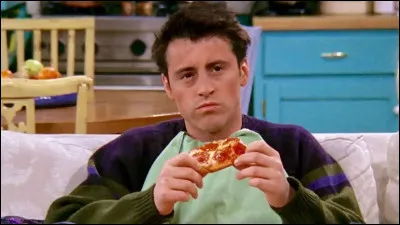 Dans la saison 5, on croit que Joey a voulu sauver Ross en sautant sur lui en entendant un coup de feu mais Joey avait l'intention de protéger autre chose. Qu'est-ce que c'est ?