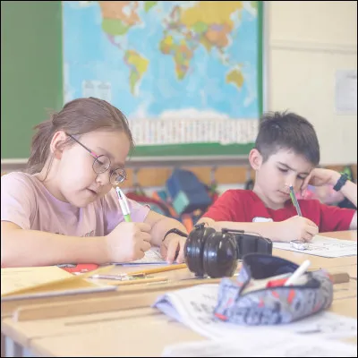 Qu'est-ce qu'il y a entre le primaire et le lycée ?