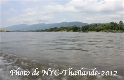 Quel est ce fleuve d'Asie de 4 900 km de long qui prend sa source dans L'Himalaya et arrose la Chine, La Thaïlande, la Birmane, le Laos, le Cambodge et le Vietnam avant de se jeter en mer de Chine ?