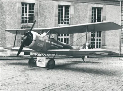Quel est le premier avion à y être construit ?