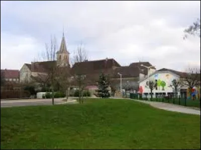 Je vous emmène à Authume. Commune de l'aire urbaine Doloise, elle se situe dans le département ...