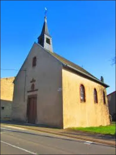 Nous sommes en Lorraine, au pied de la chapelle Saint-Nicolas, à Obernaumen. Dépendant du village de Kirschnaumen, dans l'arrondissement de Thionville, ce hameau se situe dans le département ...