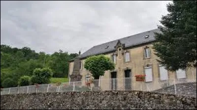 Village Cantalien, sur les bords de la Maronne, Sainte-Eulalie se situe en région ...