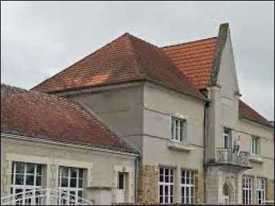 Commune de l'aire d'attraction Vierzonnaise, sur les bords de l'Arnon, Saint-Hilaire-de-Court se situe dans le département ...