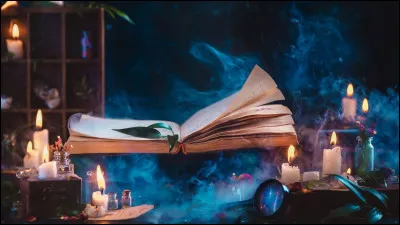 Pendant le Moyen Âge, de quoi les alchimistes étaient-ils souvent accusés ?