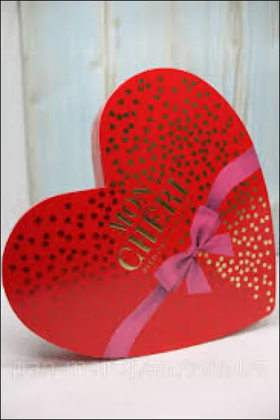 Le chocolat "Mon Chéri" est enrobé d'un chocolat noir. Avec quel fruit est-il fourré ?